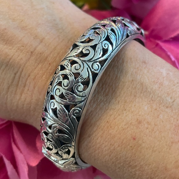 Silpada Sterling Silver Scroll Filigree ‘Forever Stunning’ Bangle B1829 - Picture 2 of 16